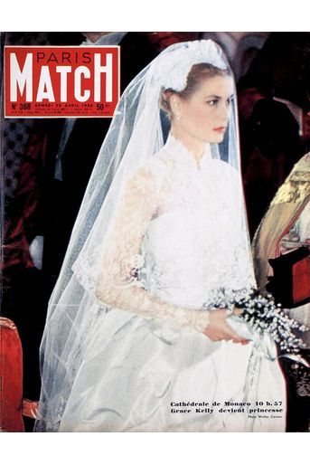 Le mariage de Grace Kelly et du prince Rainier s&#039;est déroulé le 19 avril 1956 en la Cathédrale de Monaco - Couverture de Paris Match n°368, 28 avril 1956.