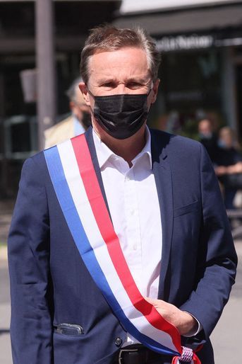 Nicolas Dupont-Aignan à la manifestation de soutien à la famille de Sarah Halimi à Paris le 25 avril 2021