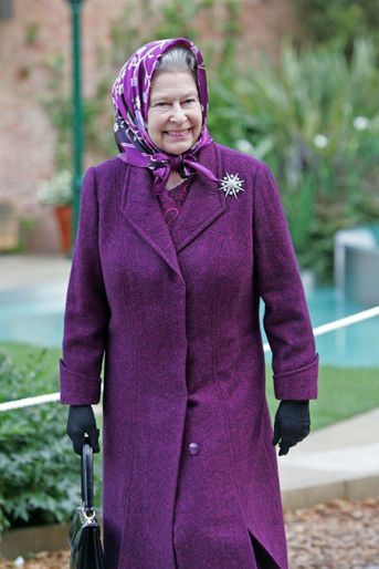 La reine Elizabeth II en violet, le 22 mai 2006