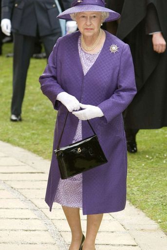 La reine Elizabeth II en violet, le 14 juin 2007