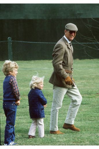 Le prince Philip avec se petits-enfants Peter et Zara Phillips, le 12 mai 1984