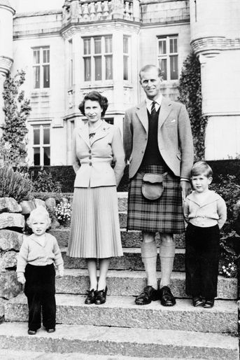 Le prince Philip avec la reine Elizabeth II, le prince Charles et la princesse Anne, le 21 janvier 1953