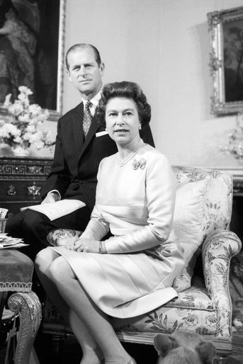 Le prince Philip avec la reine Elizabeth II, photo de leur 25 ans de mariage, le 20 novembre 1972