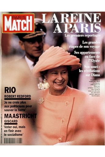 Le prince Philip et la reine Elizabeth II, lors de leur visite à Paris, en couverture du Paris Match n°2247, du 18 juin 1992.