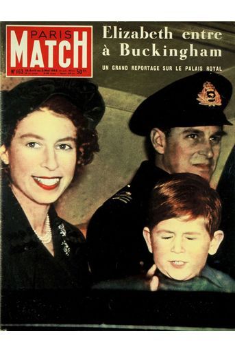 Le prince Philip, Elizabeth tout juste reine, et leur fils Charles entrent à Buckingham, en couverture du Paris Match n°163 du 26 avril 1952.