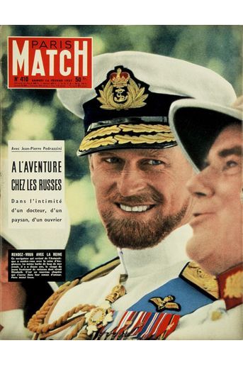 Le prince Philip en tenue de lieutenant de vaisseau, en couverture du Paris Match n°410 du 16 février 1957.