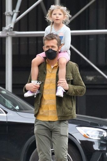 Ryan Reynolds et sa fille James à New York le 19 avril 2021