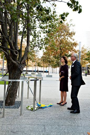 La reine Silvia et le roi Carl XVI Gustaf de Suède rendent hommage aux victimes des attentats du 11-Septembre, le 21 octobre 2011 à New York