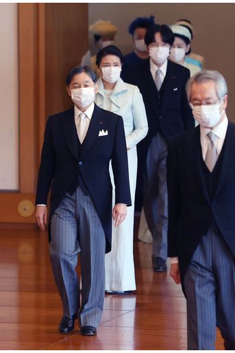 L'empereur Naruhito et l'impératrice Masako du Japon suivis de la famille impériale à Tokyo, le 26 mars 2021