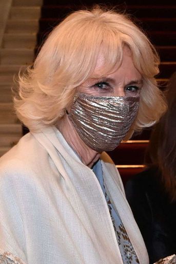 La duchesse de Cornouailles Camilla avec son masque doré à Athènes, le 24 mars 2021