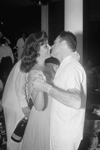 Elizabeth Taylor le jour de son mariage avec le producteur Michael Todd (dit «Mike Todd») en février 1957. Ce dernier est décédé l'année suivante alors qu'ils étaient encore mariés, en mars 1958.