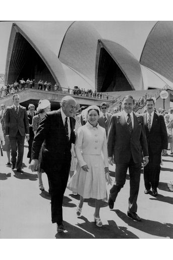 La princesse Margaret d'Angleterre devant l'Opéra de Sydney, le 29 octobre 1975