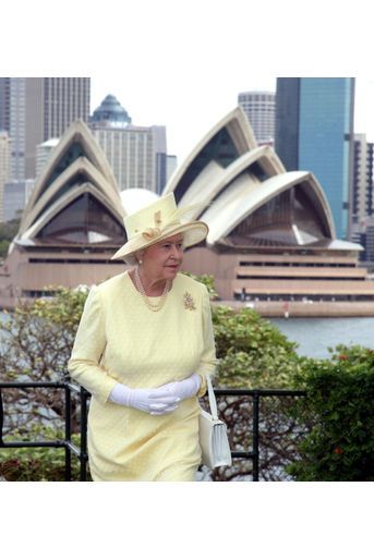 La reine Elizabeth II devant l&#039;Opéra de Sydney, le 13 mars 2006