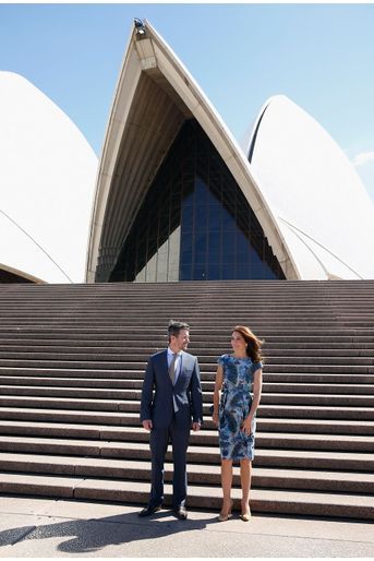 La princesse Mary et le prince héritier Frederik de Danemark devant l&#039;Opéra de Sydney, à l&#039;occasion du 40e anniversaire de ce monument, le 24 octobre 2013