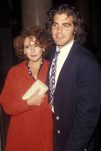 Talia Balsam et George Clooney en 1990. Après une première romance, ils se sont fréquentés à nouveau en 1989, se mariant avant de divorcer en 1993.