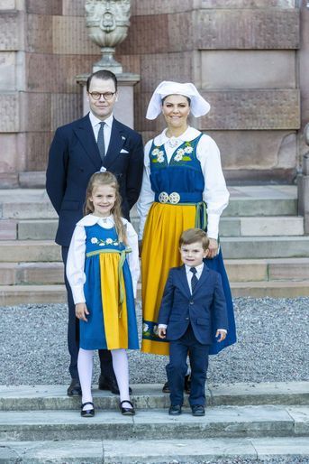Le prince Oscar de Suède avec ses parents et sa soeur, le 6 juin 2019