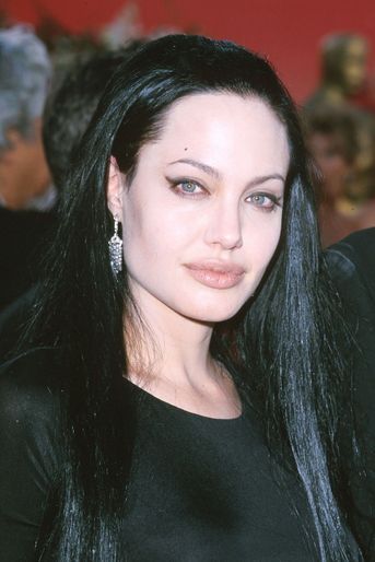 Angelina Jolie aux Oscars en 2000 (en robe Marc Bouwer)