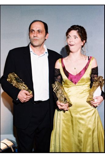 Jean-Pierre Bacri et Agnès Jaoui, César du meilleur scénario original ou adaptation, et du meilleur acteur dans un second rôle pour « On connaît la chanson », en février 1998.