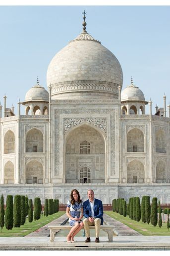 Le prince William et la duchesse Catherine de Cambridge au Taj Mahal à Agra en Inde, le 16 avril 2016