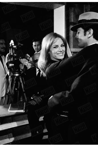 Nathalie et Alain Delon sur le tournage du film le "Samouraï" de Jean-Pierre Melville, en juillet 1967.