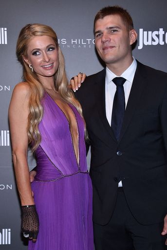 Paris Hilton et Chris Zylka (acteur vu dans la série «The Leftovers») s&#039;étaient fiancés en 2018 après un an de relation. Ils ont rompu quelques mois plus tard.