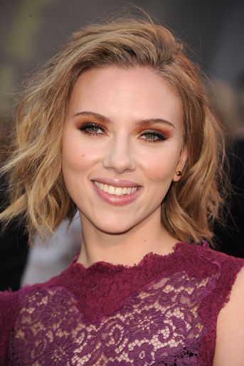 Scarlett Johansson (en robe Dolce &amp; Gabbana et bijoux Anna Hu) aux Oscars 2011