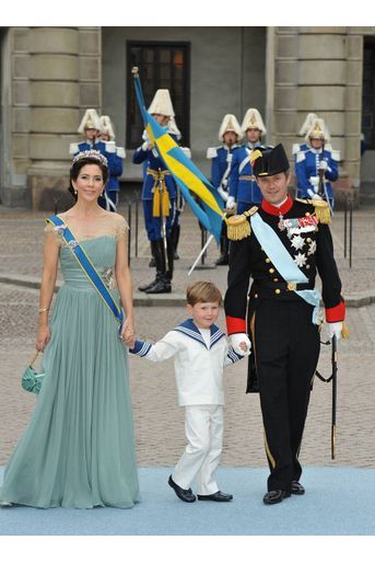 Le prince Christian de Danemark avec ses parents au mariage de la princesse Victoria de Suède, le 19 juin 2010