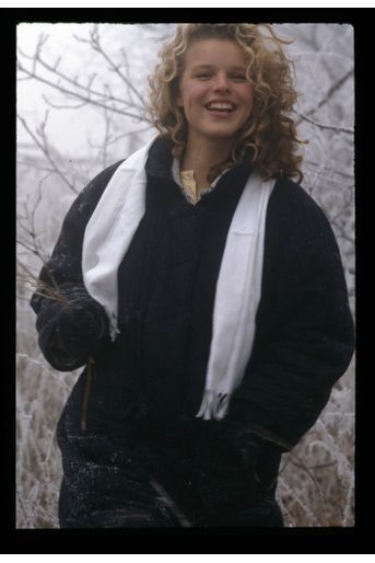 Eva Herzigova dans sa ville natale de Litvinov en République tchèque, décembre 1989.
