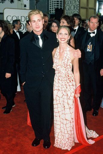 Freddie Prinze Jr. et Sarah Michelle Gellar aux Golden Globes à Los Angeles en février 2001