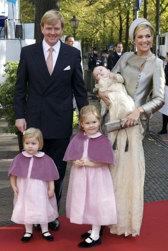 La princesse Ariane des Pays-Bas, le 20 octobre 2007, jour de son baptême, avec ses parents le prince Willem-Alexander et la princesse Maxima, et ses soeurs les princesses Catharina-Amalia et Alexia