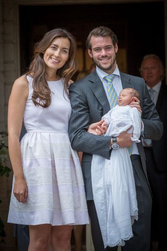 La princesse Amalia de Luxembourg, le 12 juillet 2014, jour de son baptême, avec ses parents le prince Félix et la princesse Claire