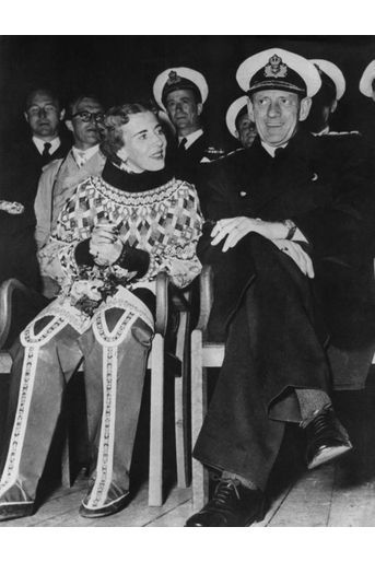 La reine Ingrid, en tenue d'esquimau au Groenland, avec le roi Frederik IX de Danemark, vers 1950