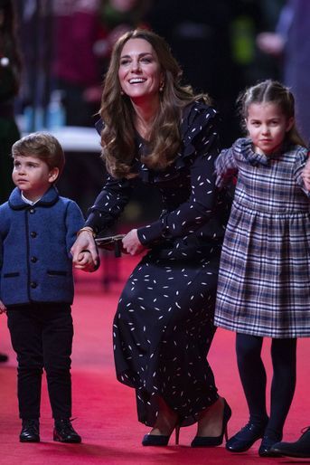 Kate Middleton avec ses enfants Louis et Charlotte au London&#039;s Palladium Theatre le 11 décembre 2020 