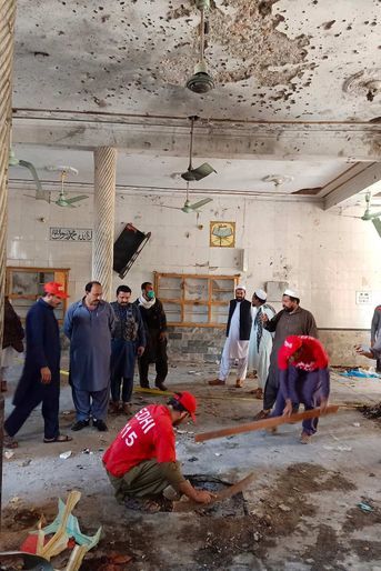 Au moins sept personnes ont été tuées et 50 blessées dans l'explosion d'une bombe à Peshawar, au Pakistan, le 27 octobre 2020.