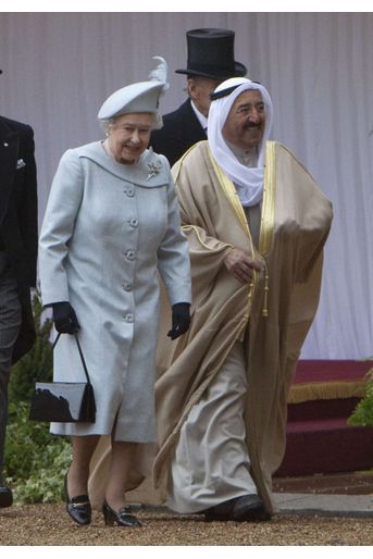 L&#039;émir du Koweït, le cheikh Sabah al-Ahmad al-Sabah, avec la reine Elizabeth II à Windsor, le 27 novembre 2012 
