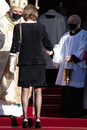 La princesse Caroline de Hanovre, de dos, à Monaco le 19 novembre 2020