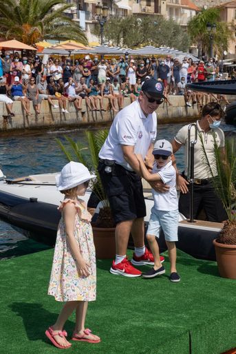 La princesse Charlène de Monaco participe à la 3ème édition de la course "The Crossing : Calvi-Monaco Water Bike Challenge", sous le regard de son époux le prince Albert et de leurs deux enfants, Gabriella et Jacques.
