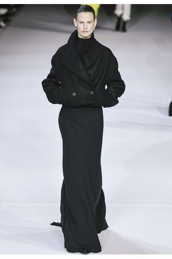 Haider Ackermann a présenté sa dernière collection de prêt-à-porter automne-hiver pour sa marque éponyme au Théâtre National de Chaillot à Paris le 29 février 2020. 
