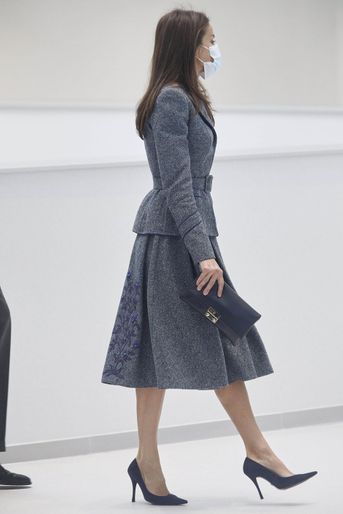 La reine Letizia d'Espagne, dans un tailleur Felipe Varela, à Tolède, le 16 novembre 2020
