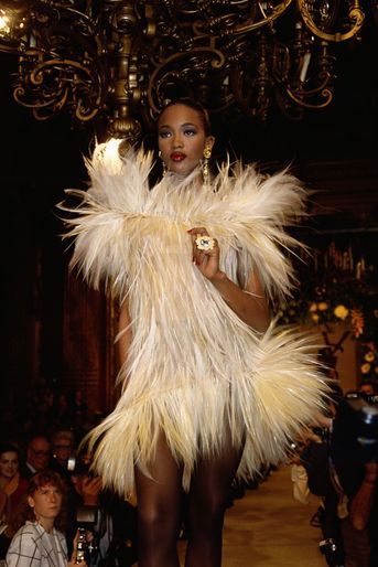 Naomi Campbell lors du défilé Yves Saint Laurent à Paris en juillet 1987