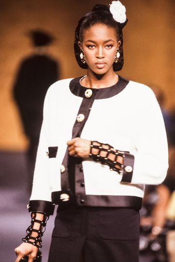 Naomi Campbell au défilé Chanel Haute Couture à Paris en juillet 1989