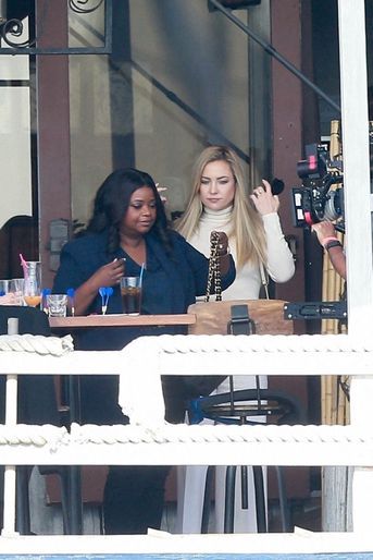 Octavia Spencer et Kate Hudson sur le tournage de la série «Truth Be Told» à Marina Del Rey, Los Angeles, le 2 décembre 2020