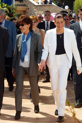 Elizabeth-Ann de Massy avec cousine et filleule la princesse Stéphanie de Monaco, le 28 mars 2003
