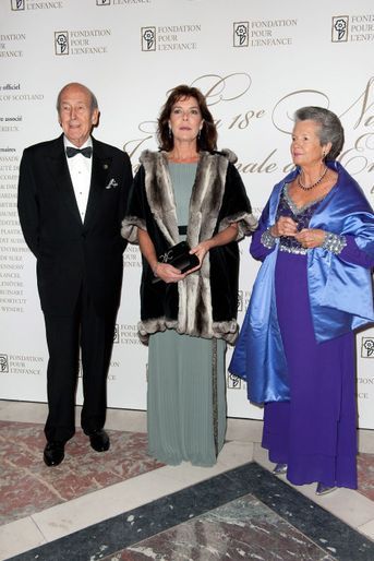 Valéry et Anne-Aymone Giscard d&#039;Estaing avec la princesse Caroline de Monaco, le 7 janvier 2010