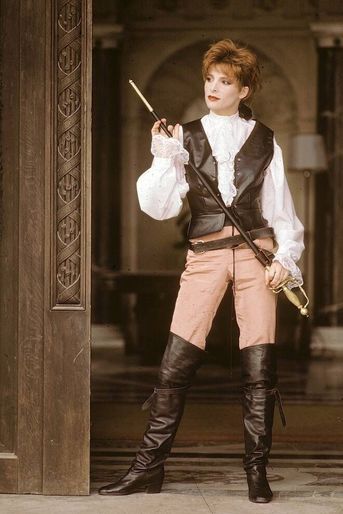 Mylène Farmer sur le tournage du clip Libertine. 1986.