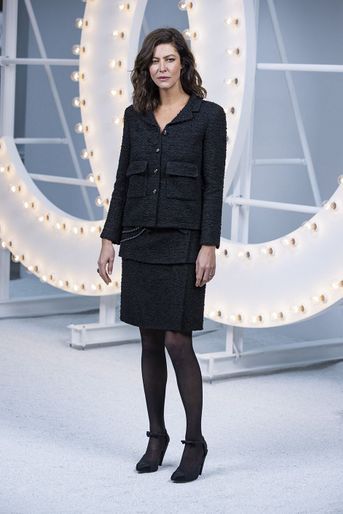 Anna Mouglalis au défilé Chanel lors de la Fashion Week à Paris le 6 octobre 2020
