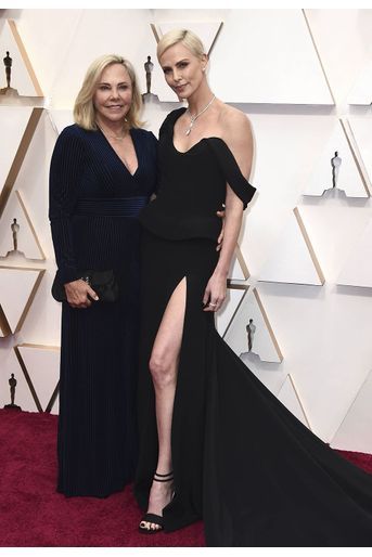 Charlize Theron et sa mère Gerda aux Oscars à Los Angeles le 9 février 2020 