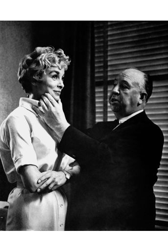 Janet Leigh et Alfred Hitchcock sur le tournage de « Psychose », en 1960.