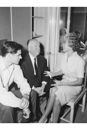Janet Leigh, Alfred Hitchcock et John Gavin sur le tournage de « Psychose », en 1960.