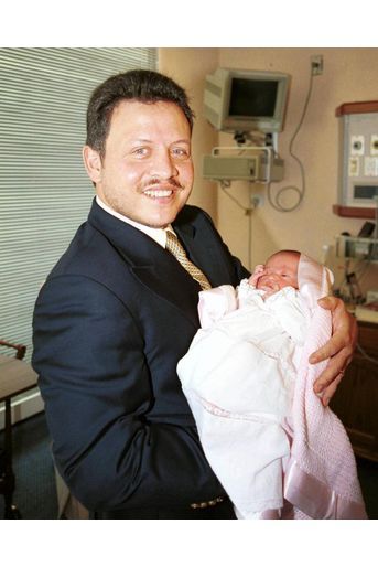 La princesse Salma de Jordanie avec son père le roi Abdallah II, le 26 septembre 2000